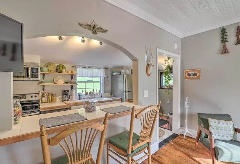 Stylish Woodfin Home W/ Backyard & Fire Pit