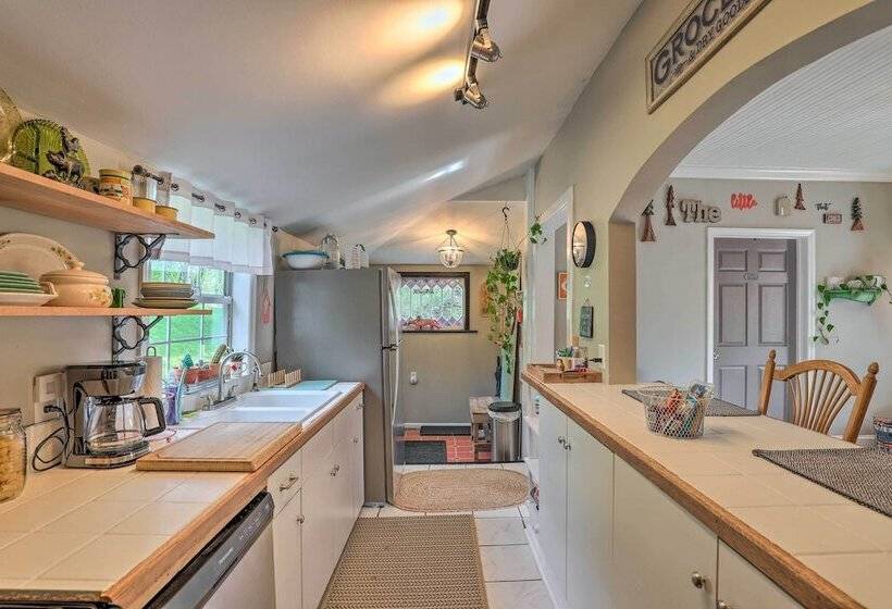 Stylish Woodfin Home W/ Backyard & Fire Pit