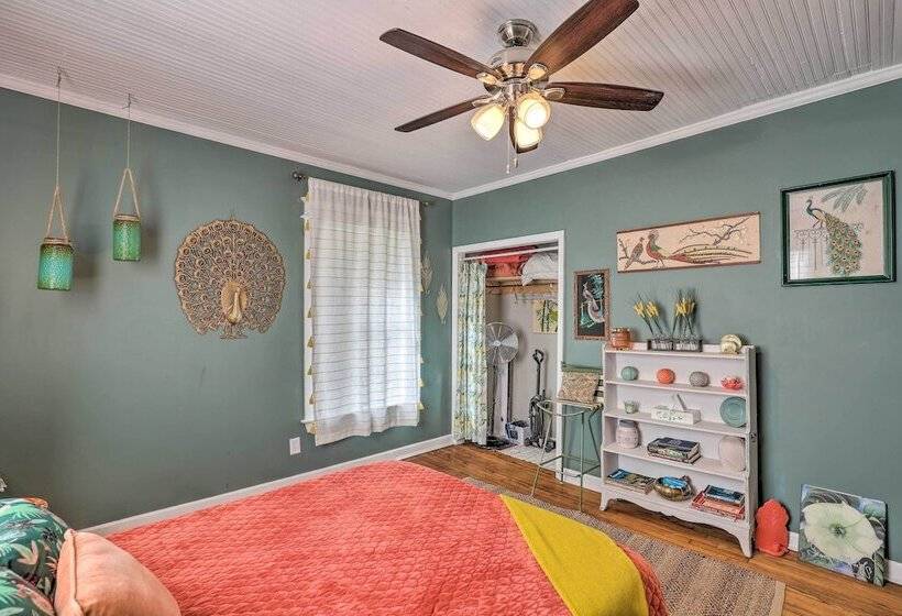 Stylish Woodfin Home W/ Backyard & Fire Pit