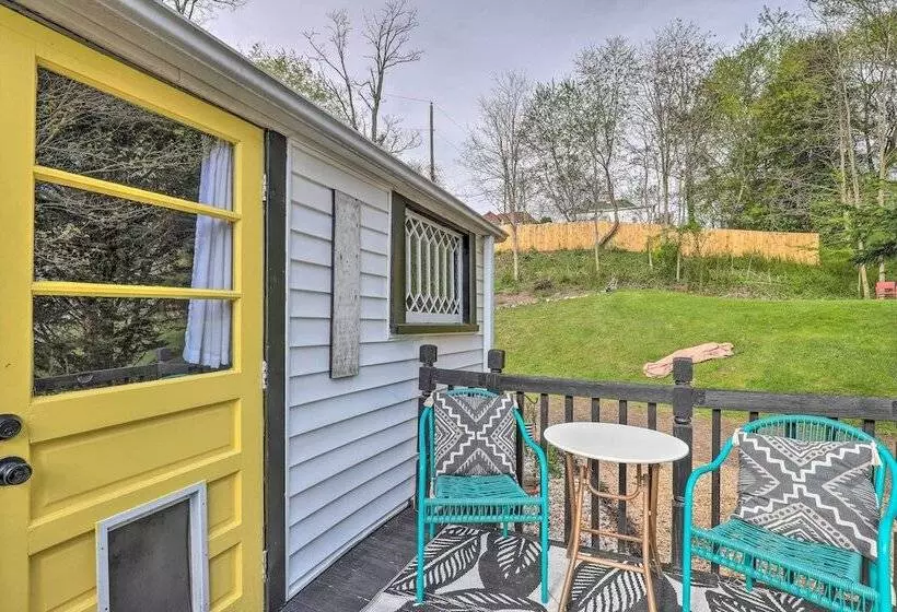 Stylish Woodfin Home W/ Backyard & Fire Pit