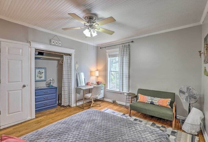 Stylish Woodfin Home W/ Backyard & Fire Pit