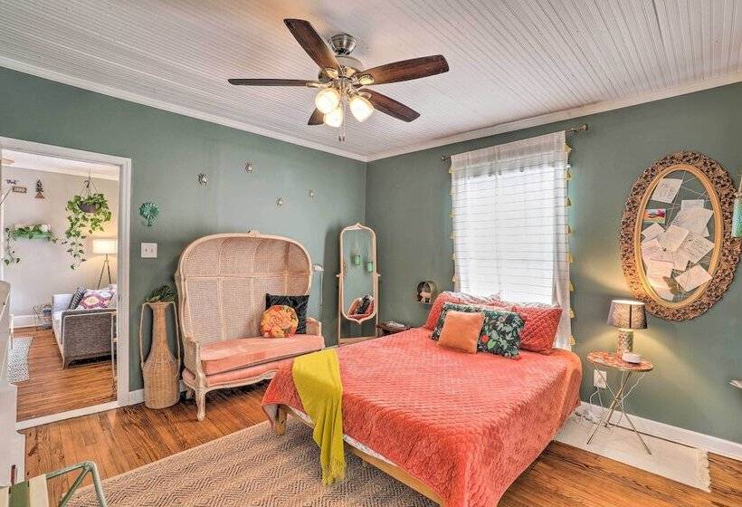 Stylish Woodfin Home W/ Backyard & Fire Pit