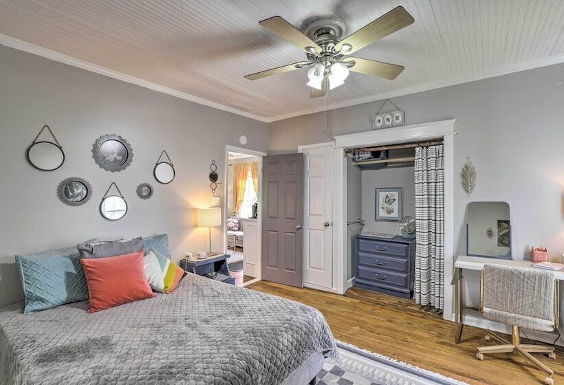 Stylish Woodfin Home W/ Backyard & Fire Pit