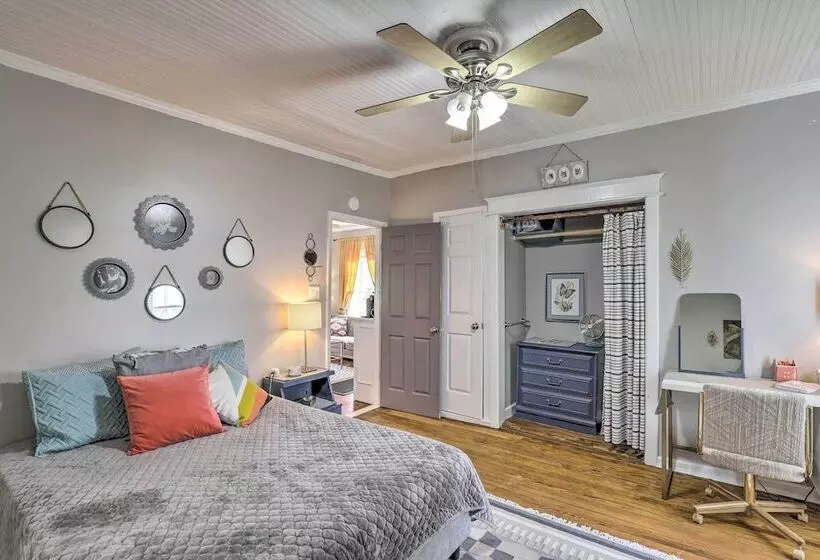 Stylish Woodfin Home W/ Backyard & Fire Pit