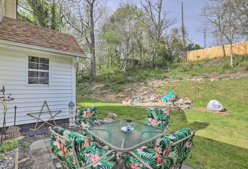 Stylish Woodfin Home W/ Backyard & Fire Pit