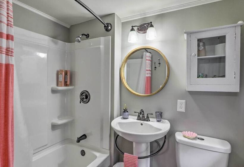 Stylish Woodfin Home W/ Backyard & Fire Pit