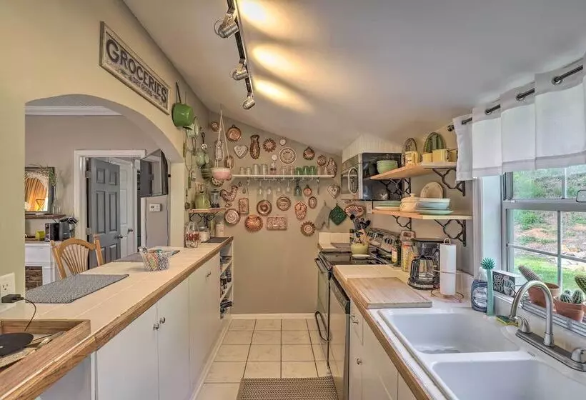 Stylish Woodfin Home W/ Backyard & Fire Pit