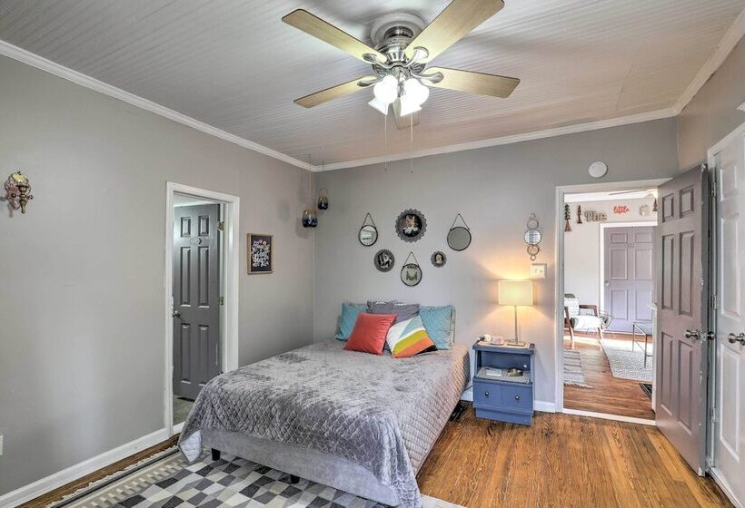 Stylish Woodfin Home W/ Backyard & Fire Pit