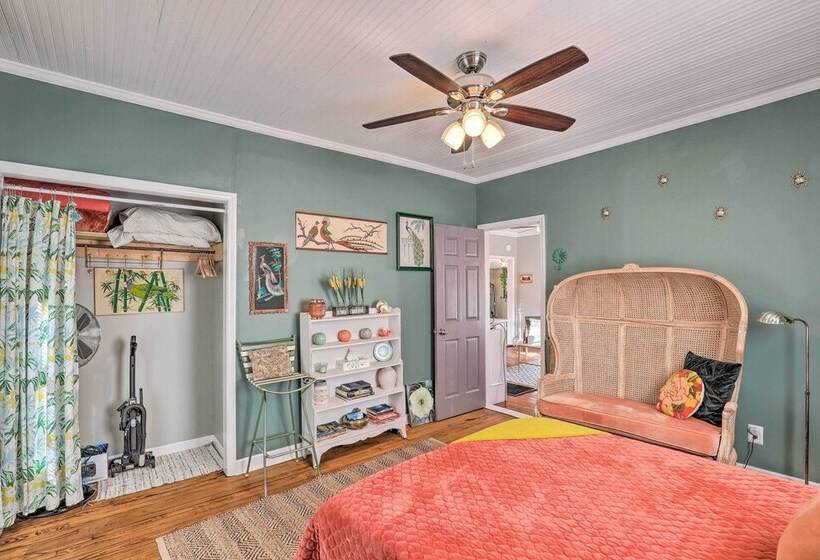 Stylish Woodfin Home W/ Backyard & Fire Pit