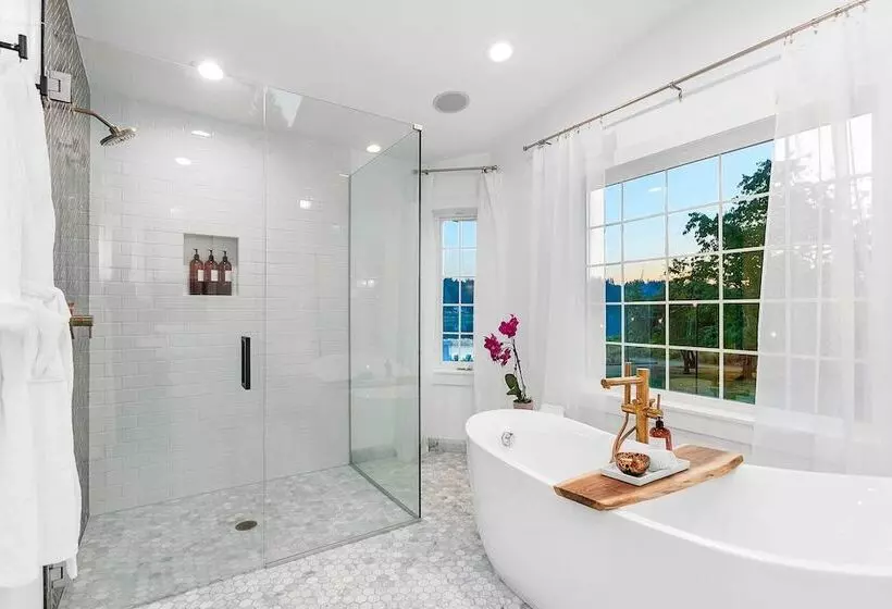 The Hammersley  Luxury Waterfront Estate!