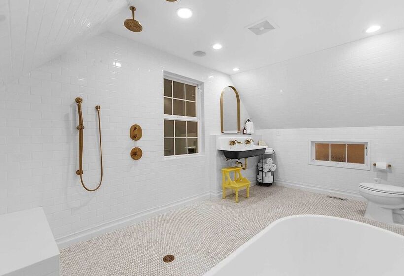 The Hammersley  Luxury Waterfront Estate!