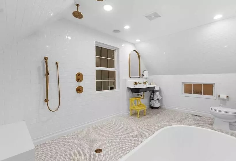 The Hammersley  Luxury Waterfront Estate!