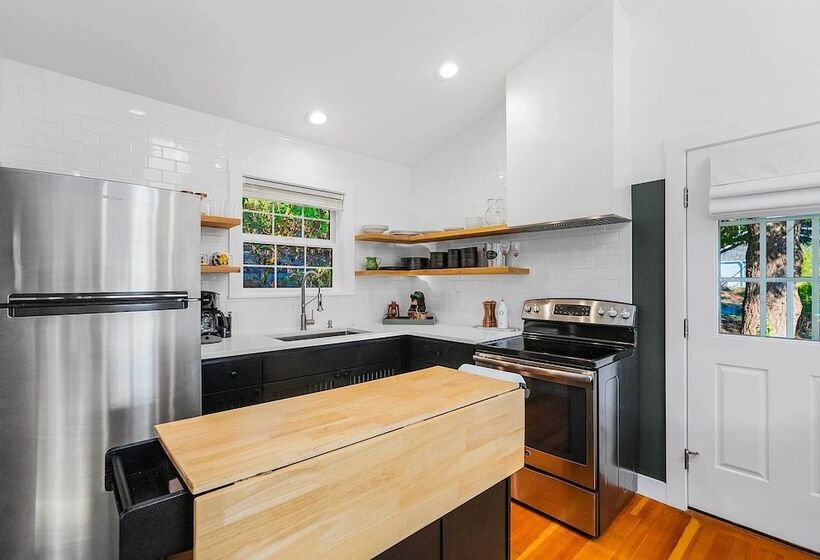 The Hammersley  Luxury Waterfront Estate!