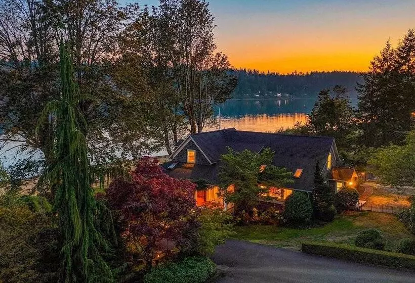 The Hammersley  Luxury Waterfront Estate!