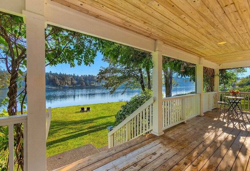 The Hammersley  Luxury Waterfront Estate!