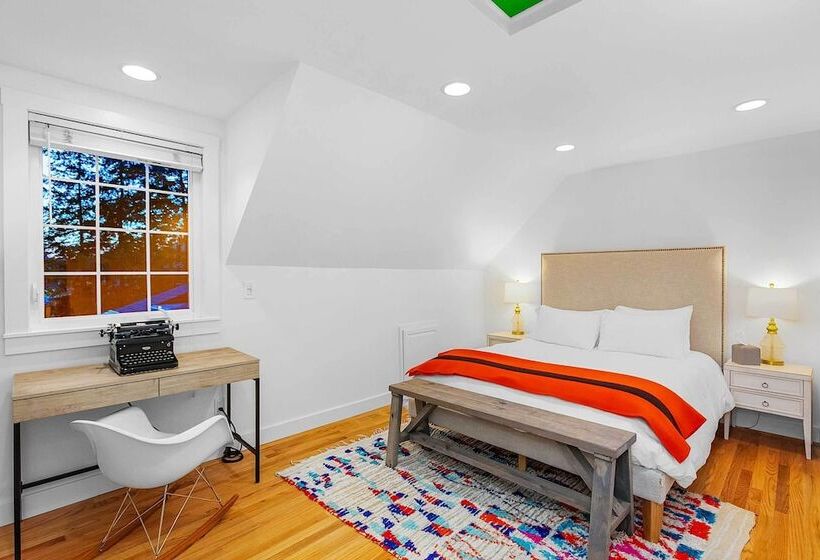 The Hammersley  Luxury Waterfront Estate!