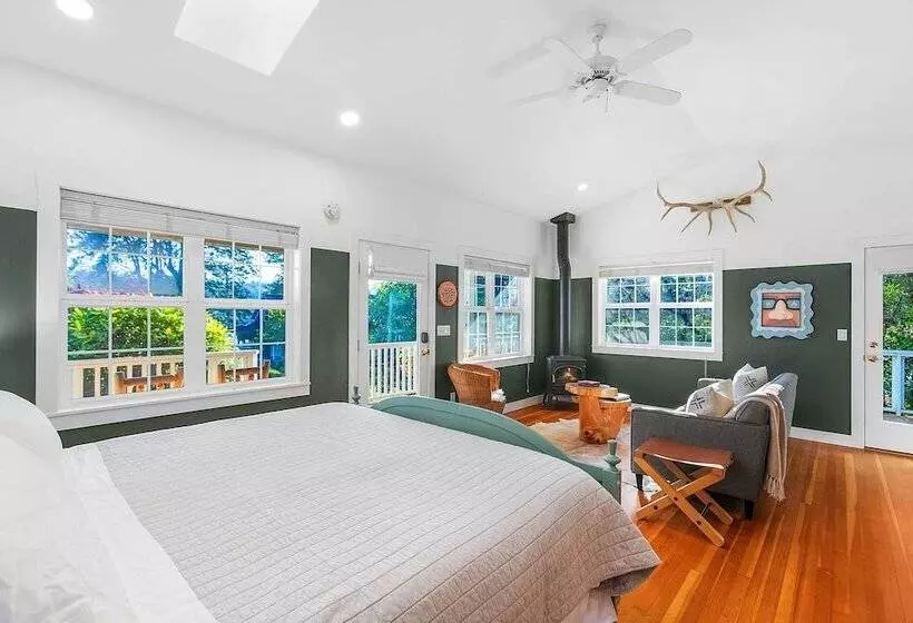 The Hammersley  Luxury Waterfront Estate!