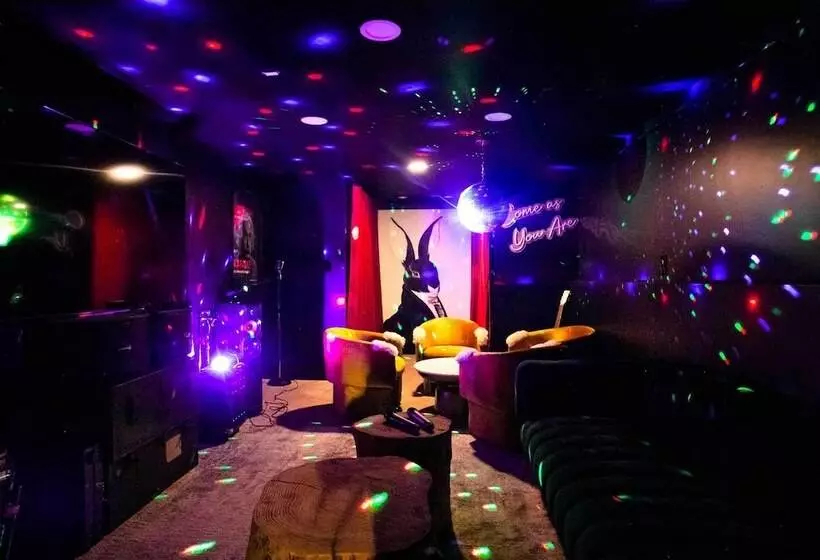 The Hammersley  Luxury Waterfront Estate!