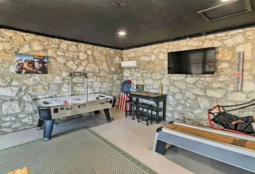 The Mammoth Cave Rock House  Near Nat L Park