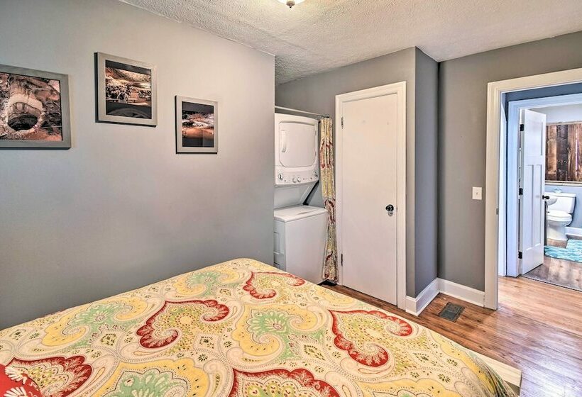 The Mammoth Cave Rock House Near Nat L Park