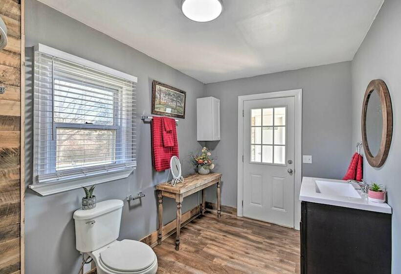 The Mammoth Cave Rock House Near Nat L Park