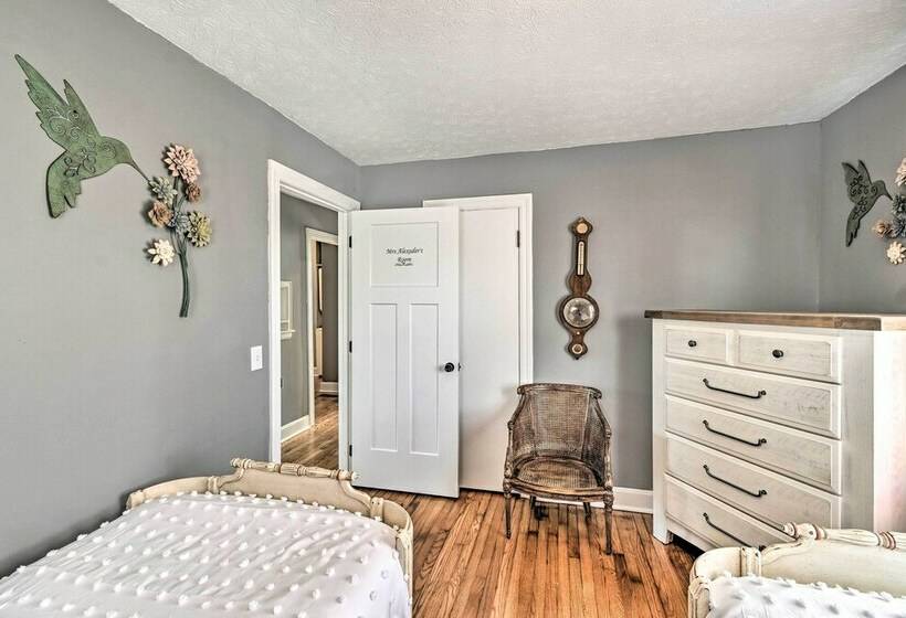 The Mammoth Cave Rock House Near Nat L Park