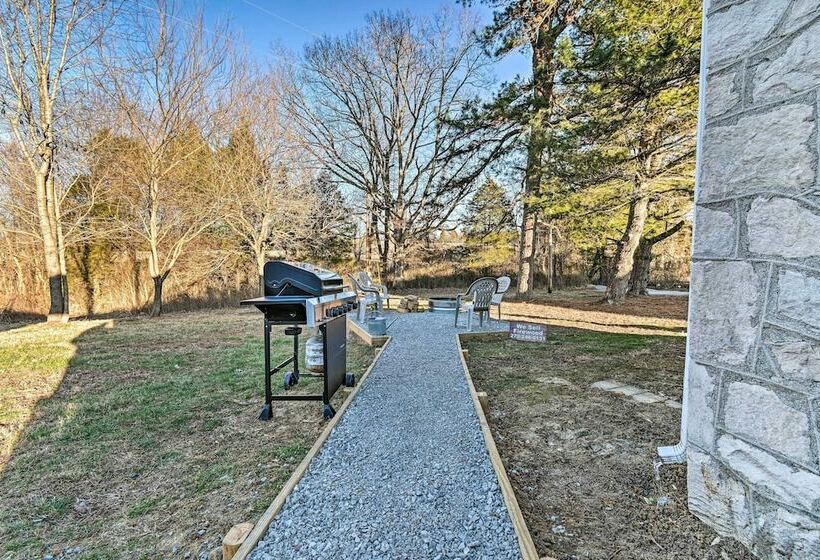 The Mammoth Cave Rock House Near Nat L Park