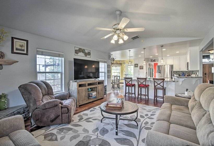 Welcoming Tehachapi Home W/ Deck & Grill!