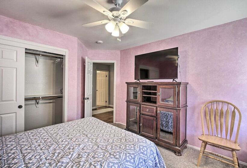 Welcoming Tehachapi Home W/ Deck & Grill!