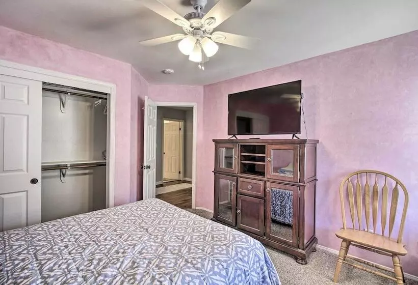 Welcoming Tehachapi Home W/ Deck & Grill!