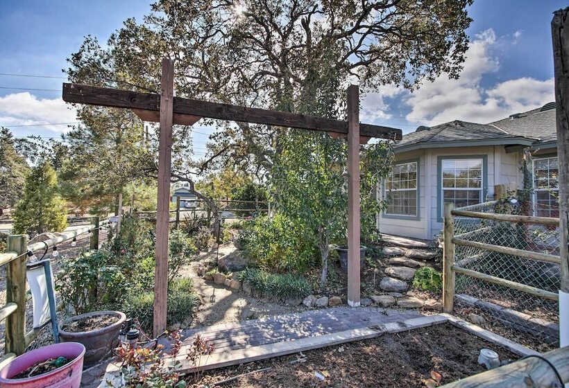 Welcoming Tehachapi Home W/ Deck & Grill!