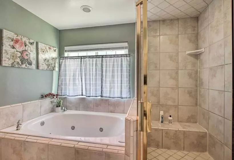 Welcoming Tehachapi Home W/ Deck & Grill!