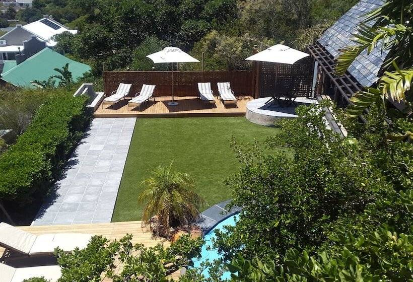 African Violet Guest Suites