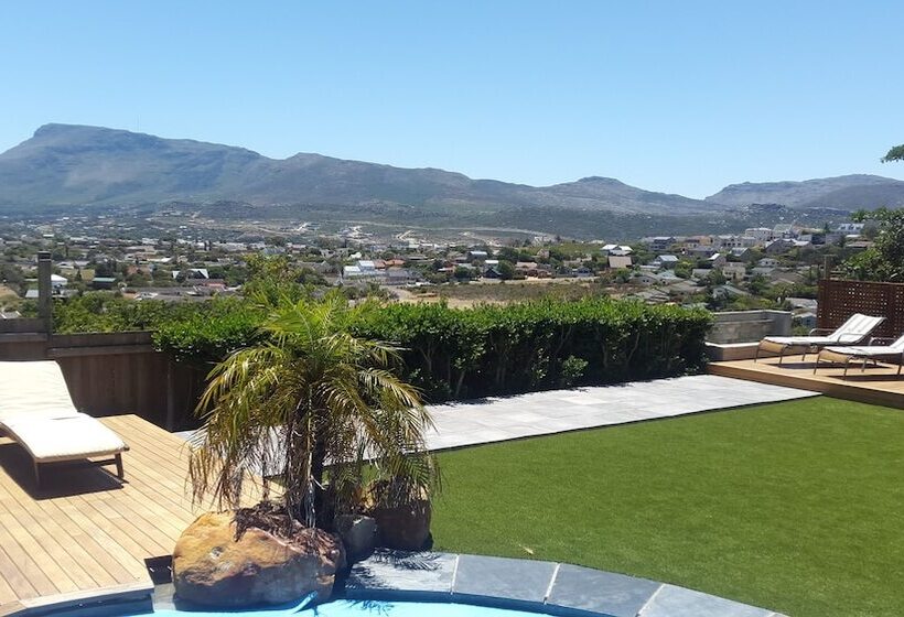 African Violet Guest Suites