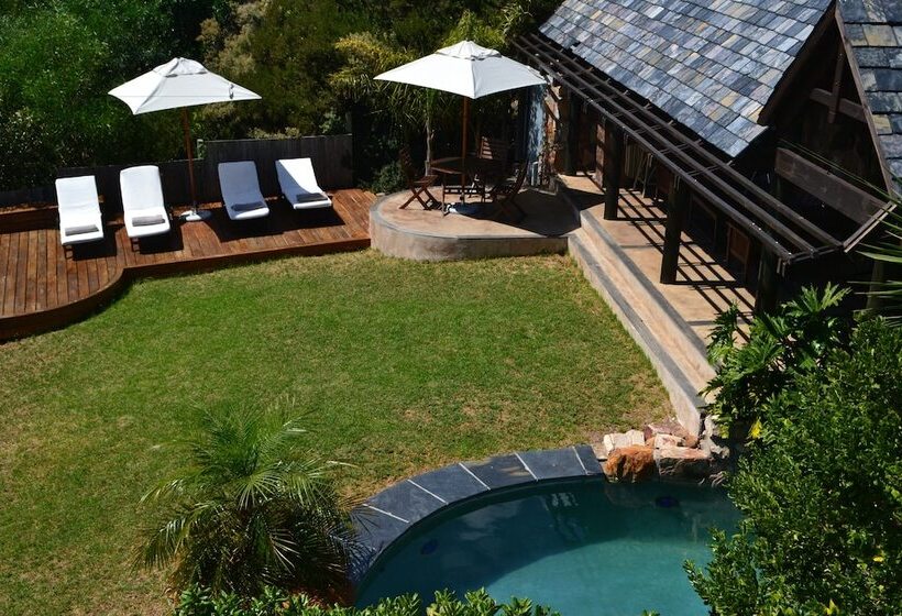 African Violet Guest Suites