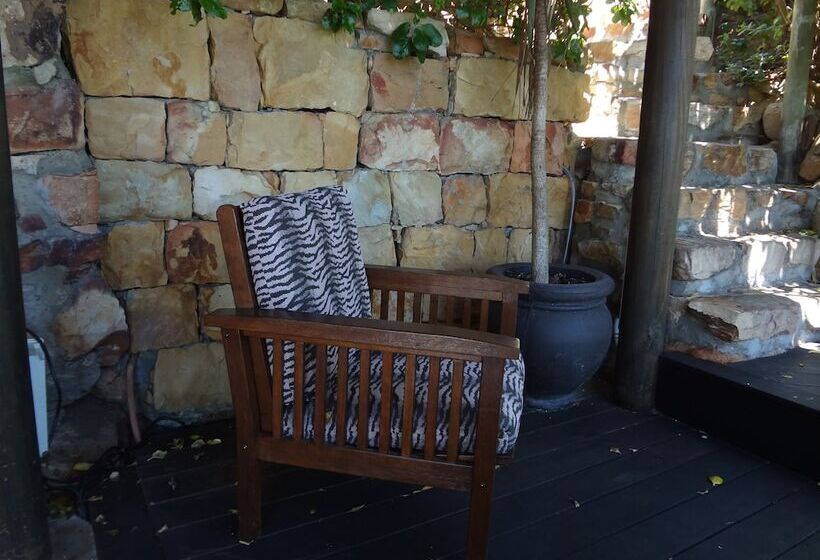 African Violet Guest Suites