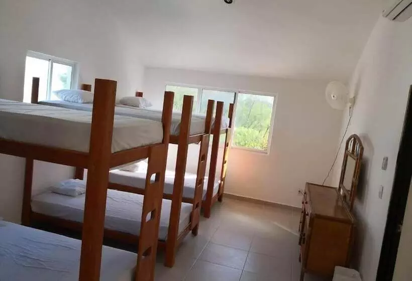 Hostel Punta Sam