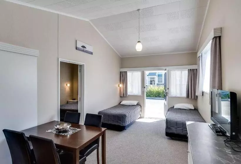 Gardner Court Motel