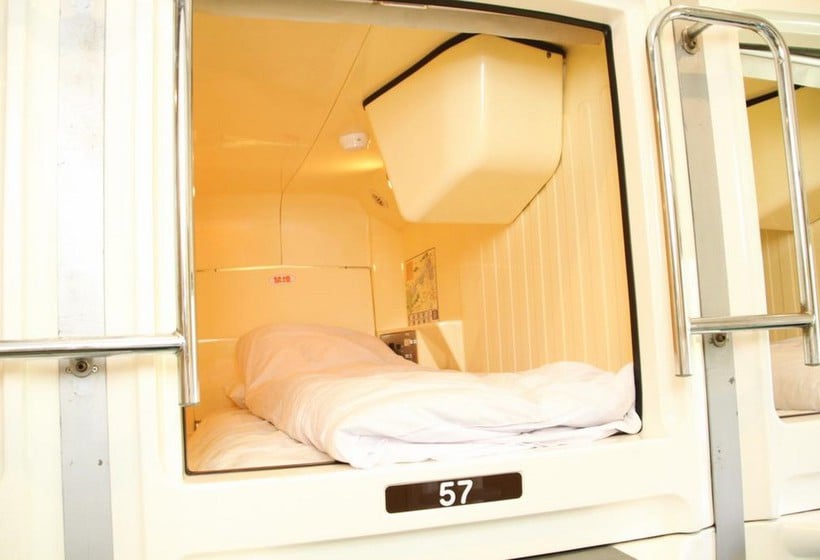 מלון כמוסות Capsule Inn Fujisan