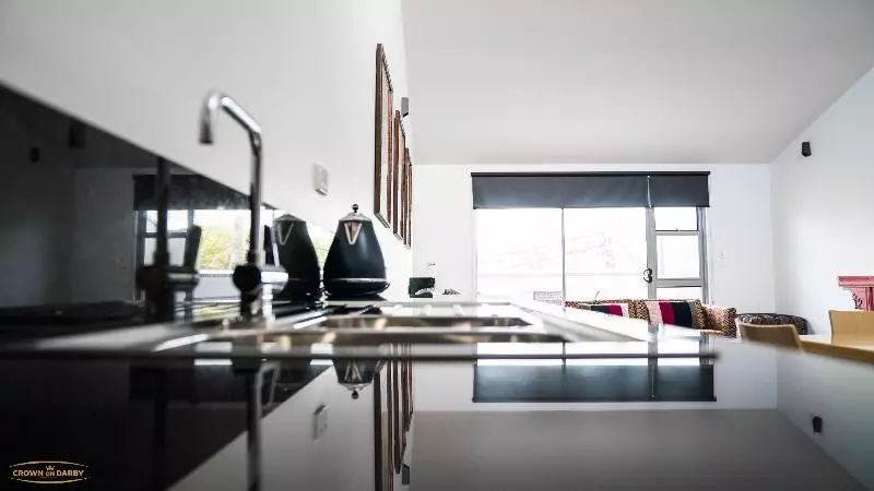 호텔 Crown On Darby Apartment