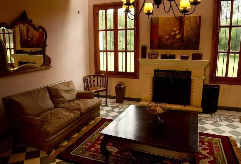 ホテル Estancia Monte Viejo