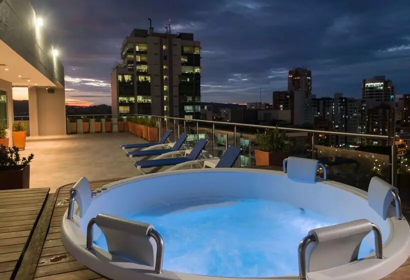 Hotelli Hampton By Hilton Bucaramanga