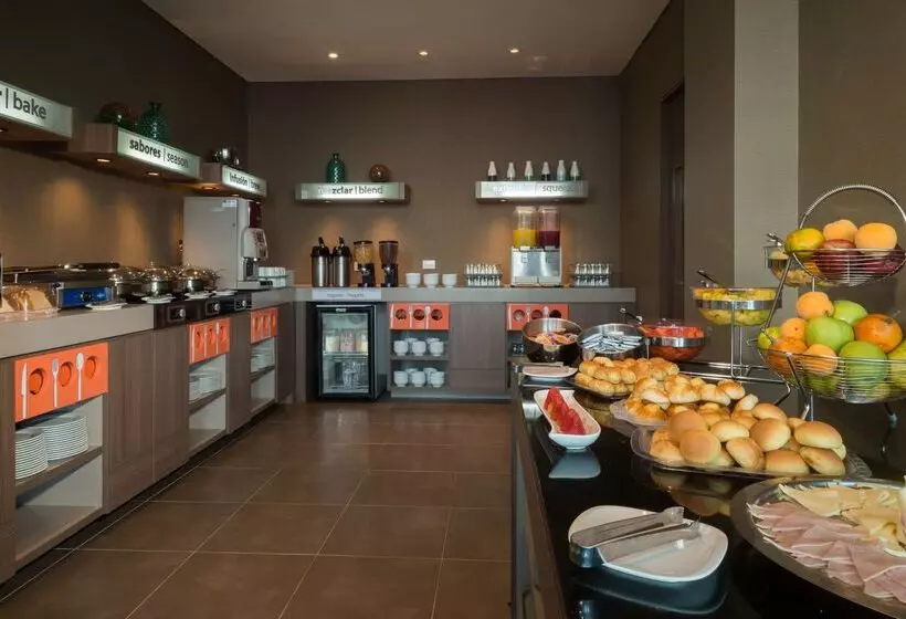 Hotelli Hampton By Hilton Bucaramanga