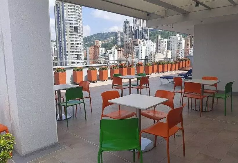 Hotelli Hampton By Hilton Bucaramanga