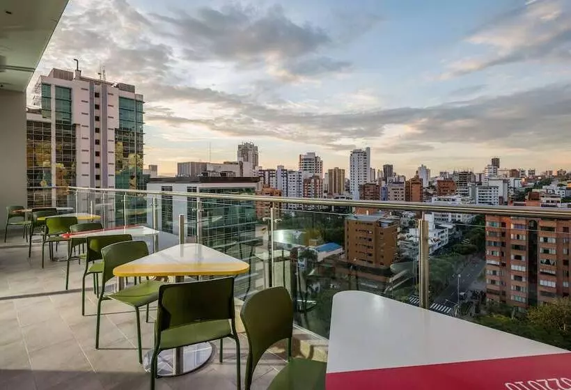 Hotelli Hampton By Hilton Bucaramanga