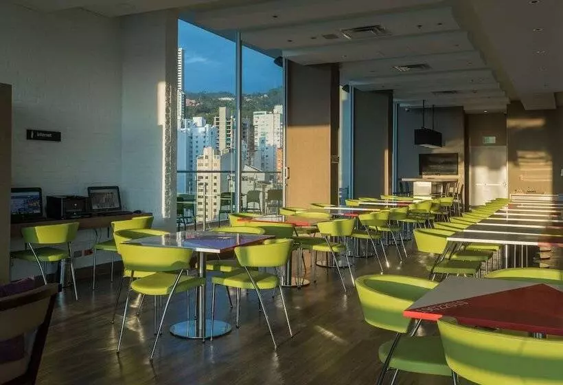 Hotelli Hampton By Hilton Bucaramanga