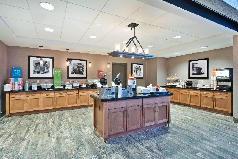 ホテル Hampton Inn & Suites North Huntingdonirwin