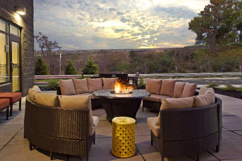 호텔 Hampton Inn & Suites North Huntingdonirwin