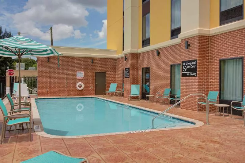 ホテル Hampton Inn & Suites Tampa Busch Gardens Area