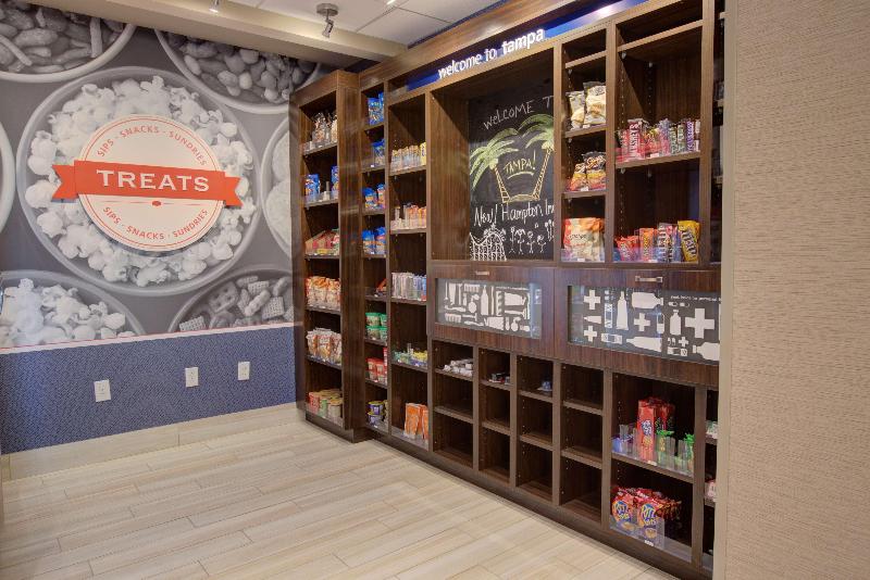 Отель Hampton Inn & Suites Tampa Busch Gardens Area